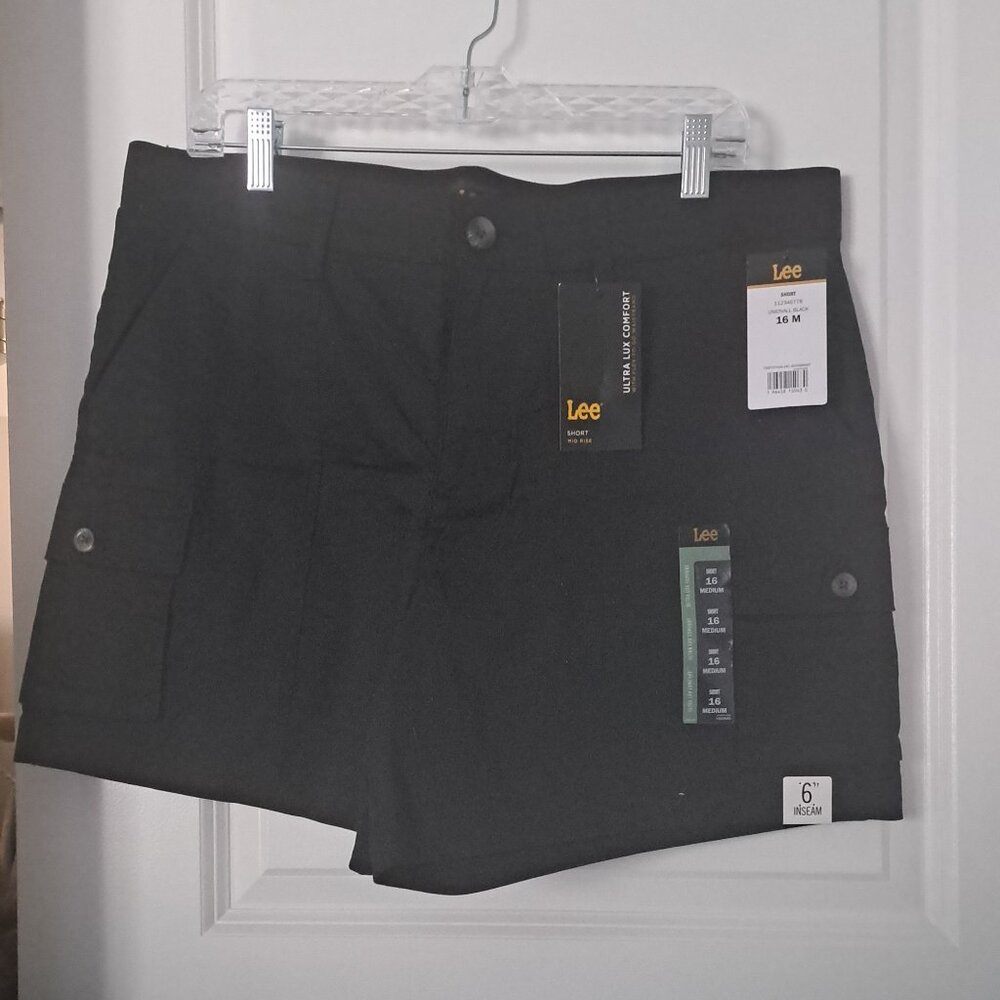 LEee Women's  Ultra Comfort with Flex Ti Go Cargo Black Shorts Sz 16 short NWT